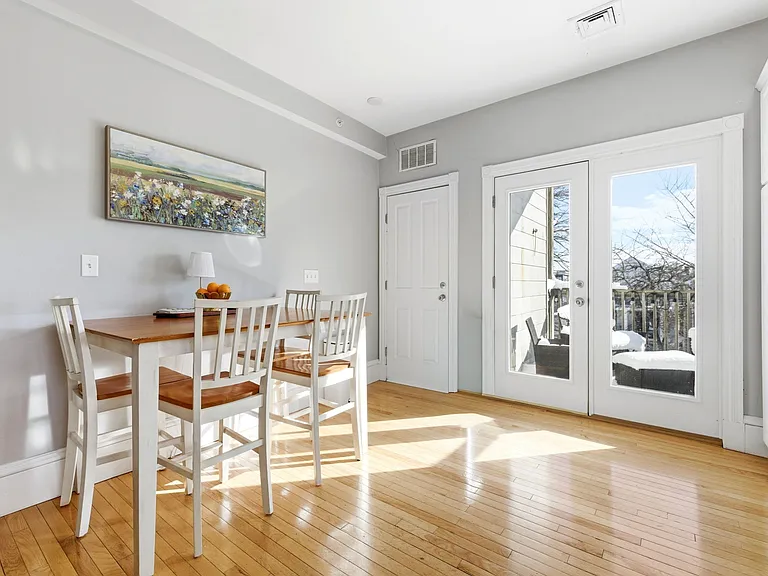 645 E 6th St #2 — Photo 4
