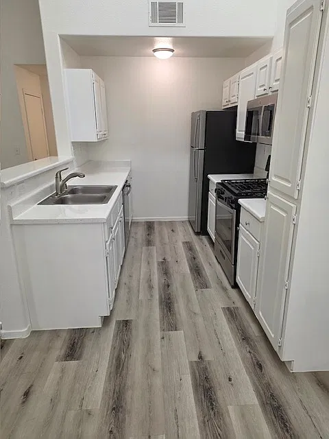 2 bed, 2.5 bath, 1000 sqft, $1,979 — Photo 3