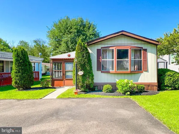 512 Willow Ln, North Wales, PA 19454