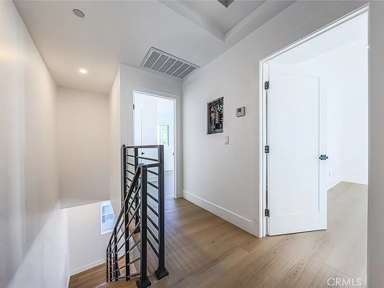1237 N Orange Dr #B — Photo 24