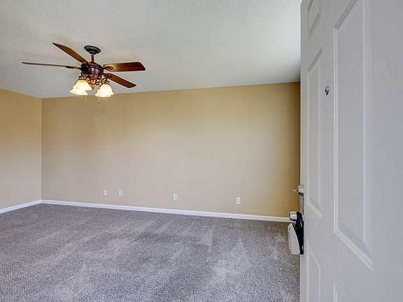 4th image of 395 Brook Mead Dr