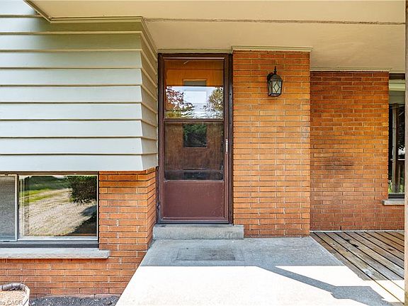 4th image of 1352 Centre Rd