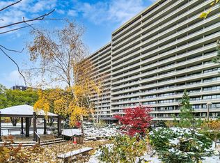 8111 Yonge St #705, Markham, ON L3T 4V9