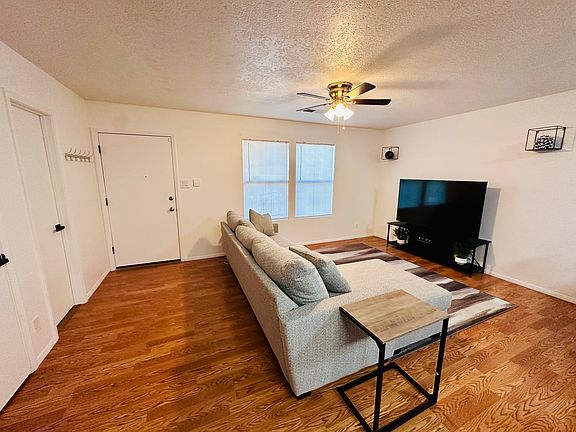 5th image of 1601 Stanford Dr SE #B