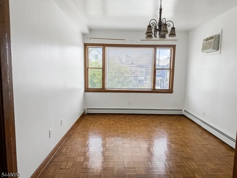 521 Pennington St — Photo 6