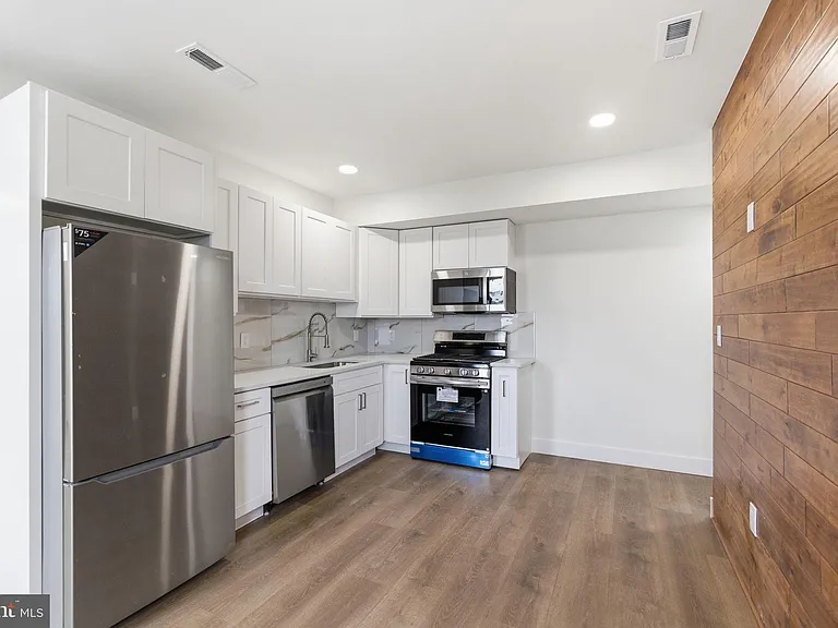 213 Hermitage St — Photo 3
