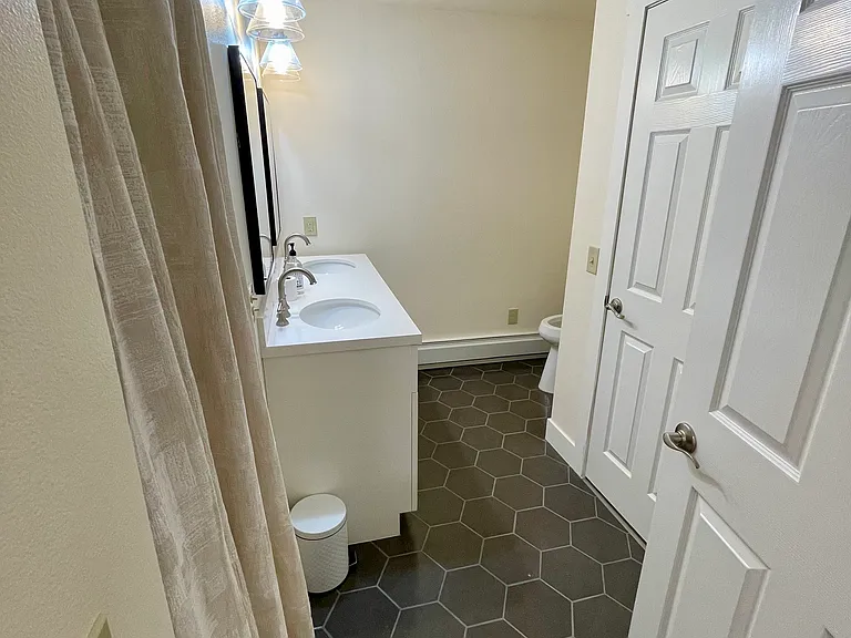 8950 W Jefferson Ave — Photo 30
