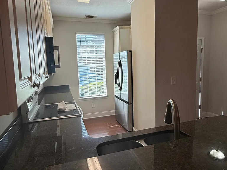 1418 Leigh Ct — Photo 2