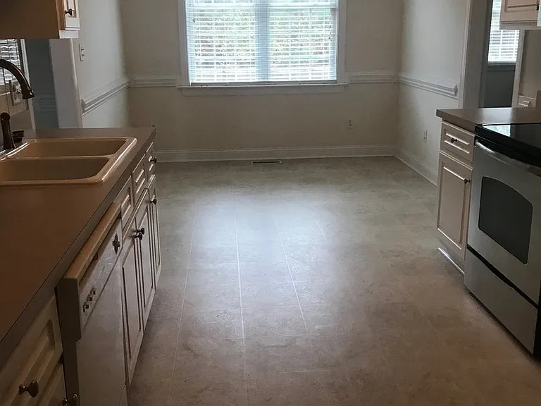 3709 Stonehenge Ln W — Photo 8