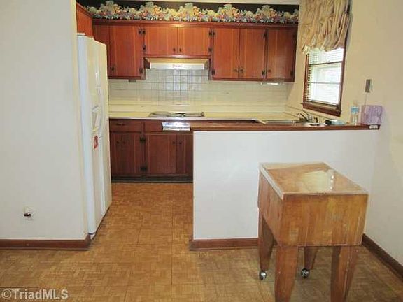 3rd image of 610 Howard St