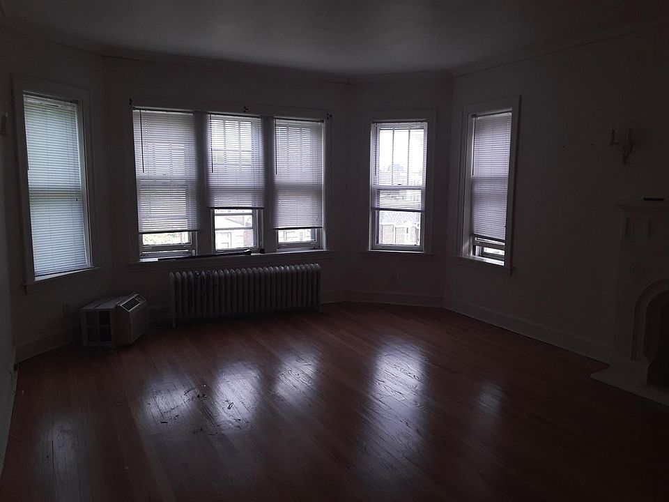 1st image of 8808 S Blackstone Ave Floor 3