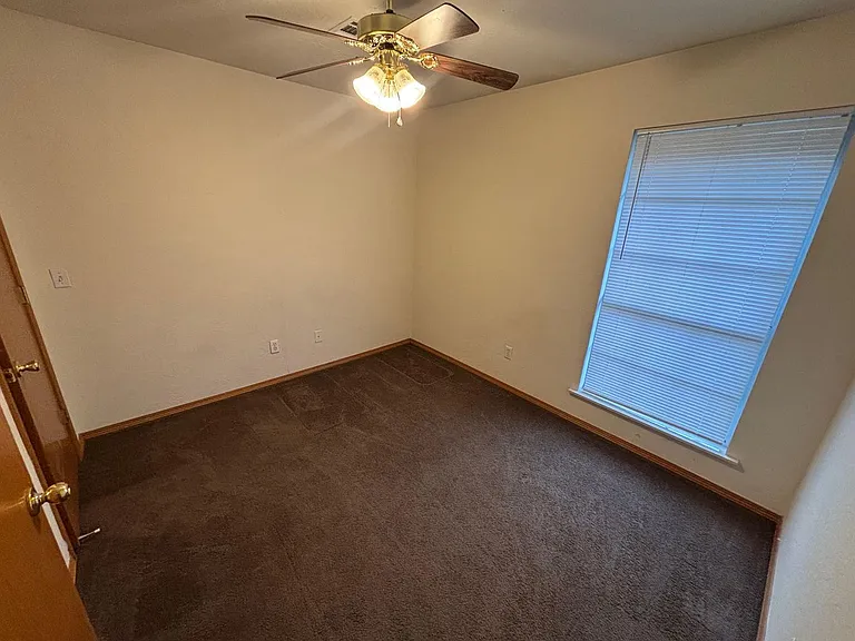 2207 N Burdick St — Photo 4