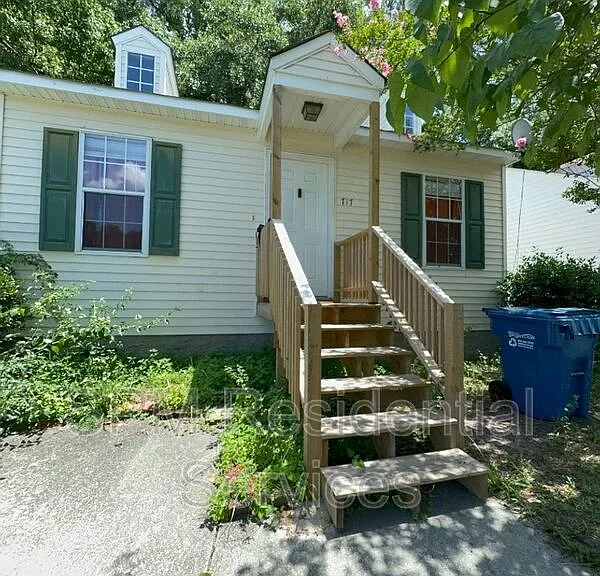 717 Varsity Dr — Photo 1