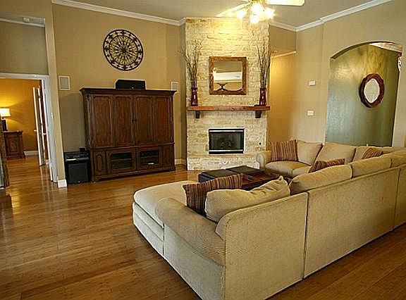 3rd image of 329 Shady Oaks Dr