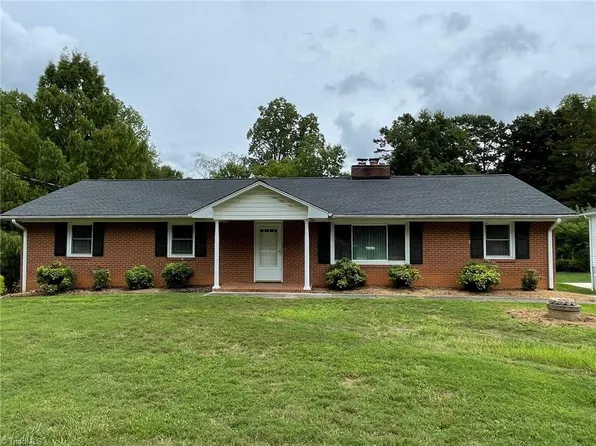 2733 Knob Hill Dr, Clemmons, NC 27012