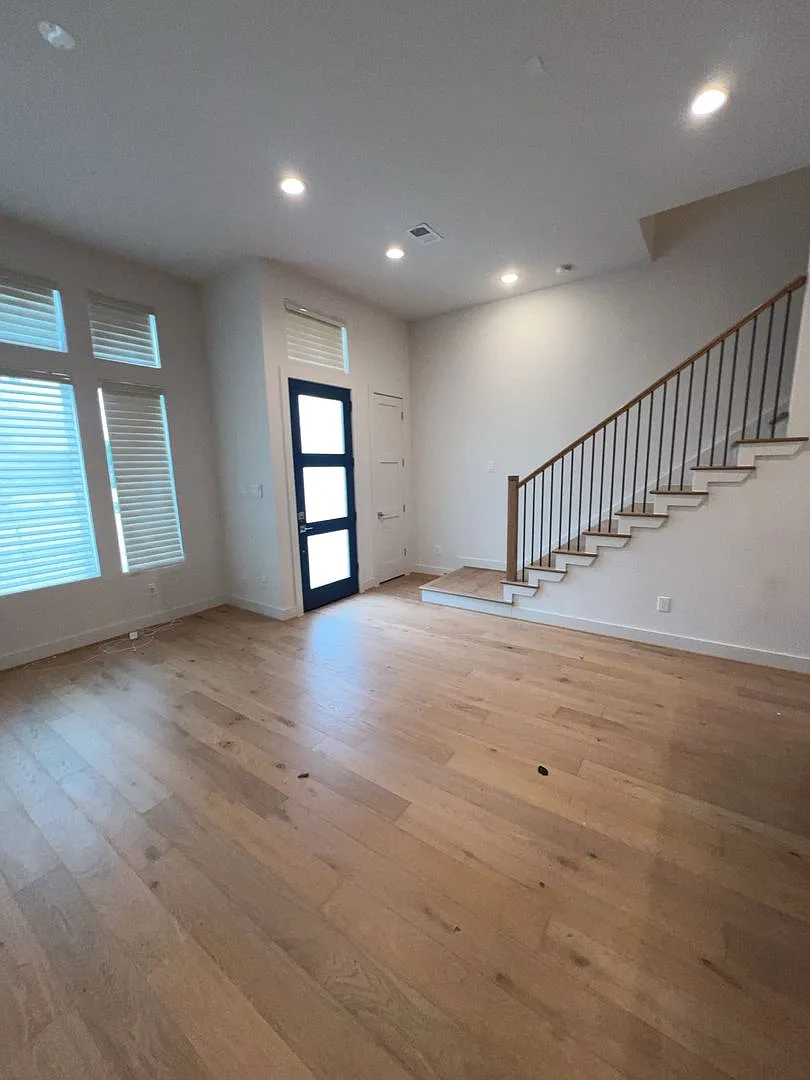2414 Gray St - Ask about our No Cash Security Deposit Option — Photo 3