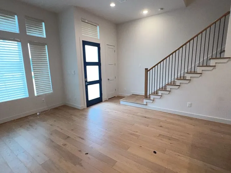 2414 Gray St — Photo 3