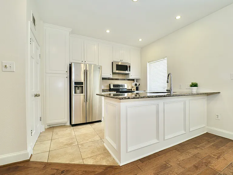 407 Josephine St — Photo 1