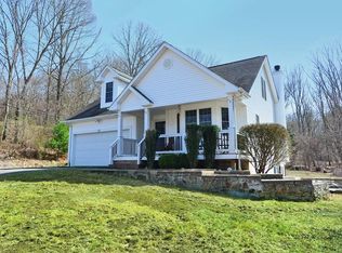 32 Blueberry Hill Dr, Woonsocket, RI 02895