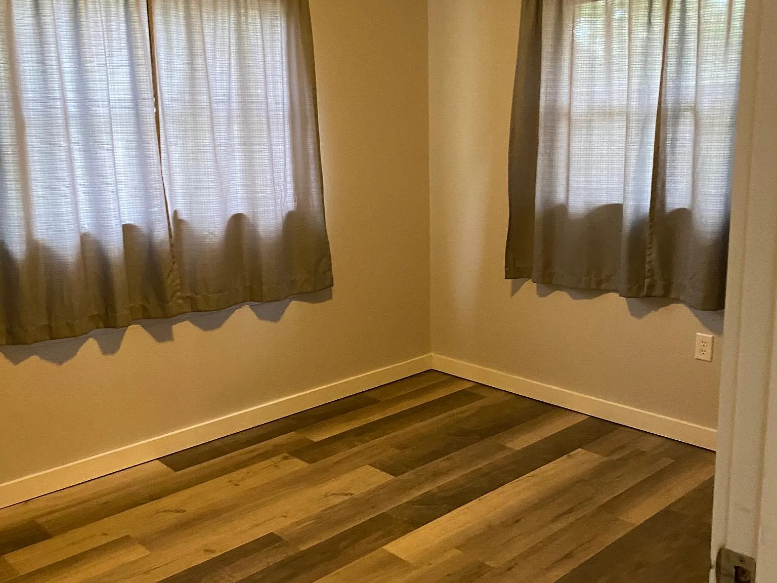 730 Anderson St — Photo 3