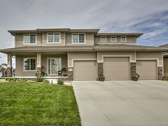 2nd image of 818 S 188th Ter
