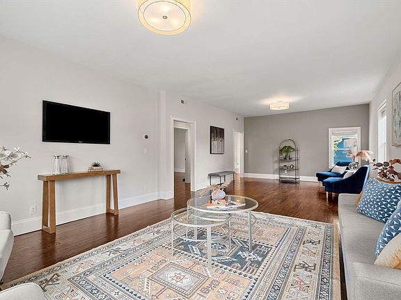 4th image of 137 Green St #2