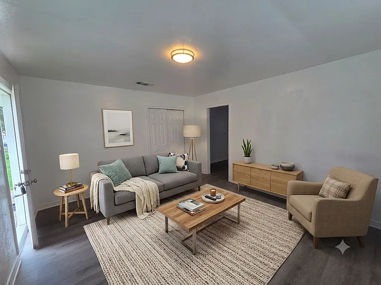 1007 Traffic St #1007 — Photo 2