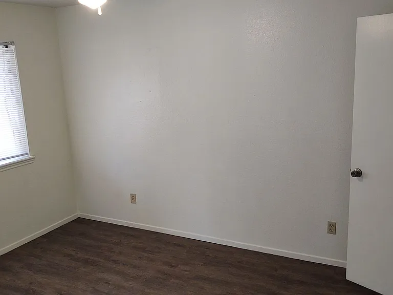 1105 Dartmouth St — Photo 5
