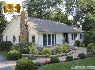 1 Anthony St, East Patchogue, NY 11772