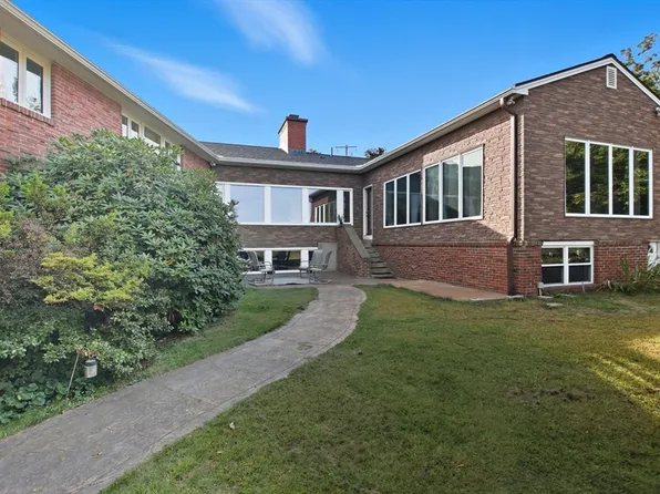 1212 Northampton St, Holyoke, MA 01040