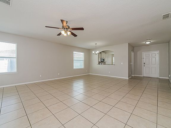 4th image of 3226 Queen Alexandria Dr