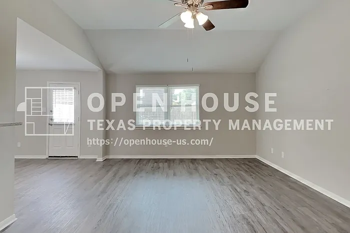 2815 Fox Mountain Dr — Photo 4
