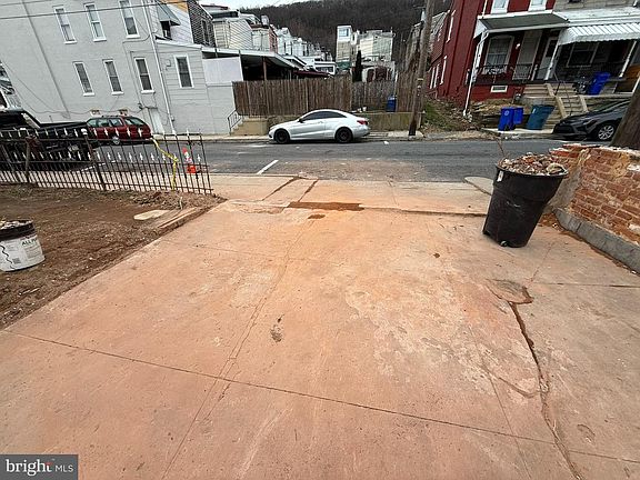 3rd image of 1322 Green St