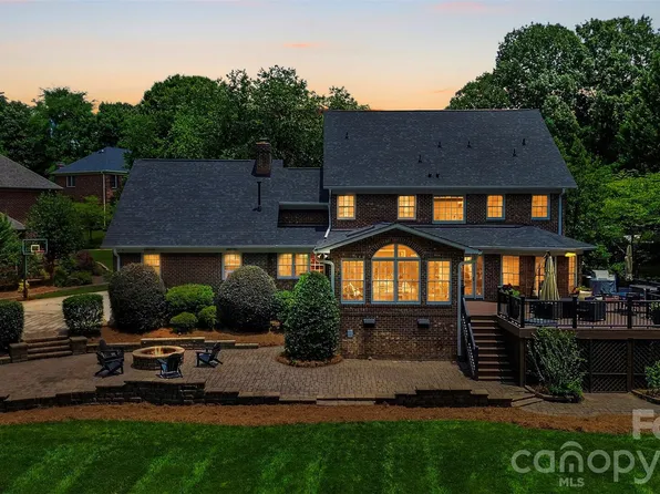 300 Quill Ln, Matthews, NC 28105