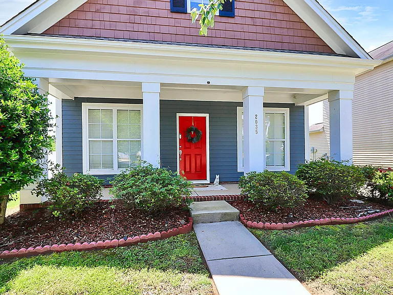 2035 Golden Ridge Ln — Photo 2