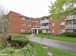 25 E Palatine Rd APT 306, Arlington Heights, IL 60004