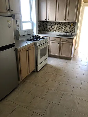 Rented by Alexiou Realty | media 1