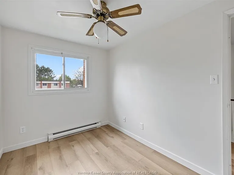 328 Fryer St — Photo 16