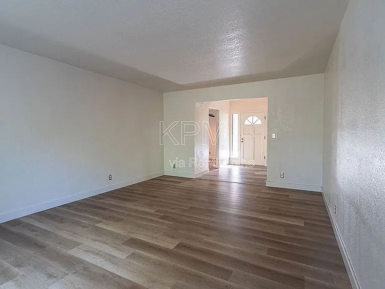 2828 Smoke Tree Cir — Photo 8