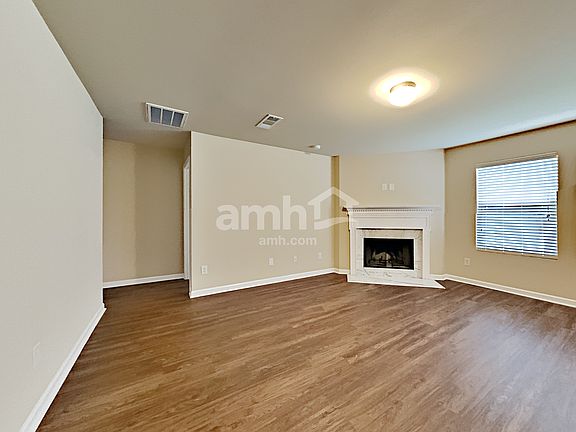 3rd image of 829 Creek Oak Dr