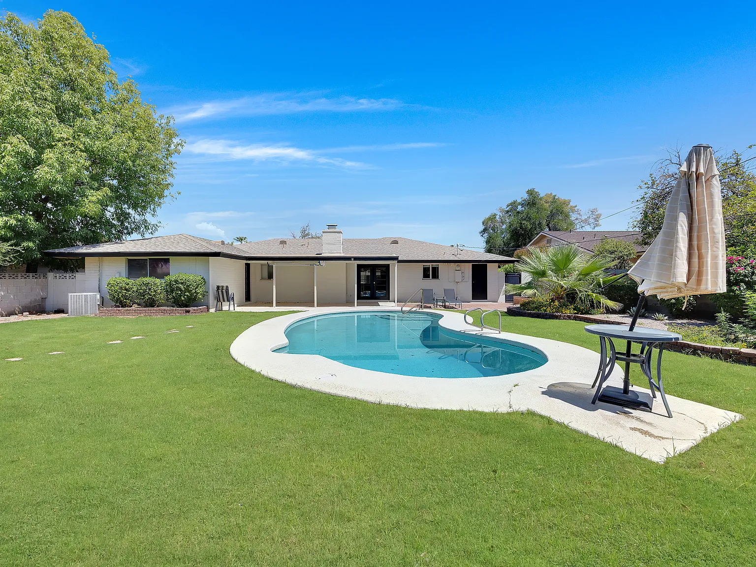 4 bed, 2007 sqft, $3,299 — Photo 3