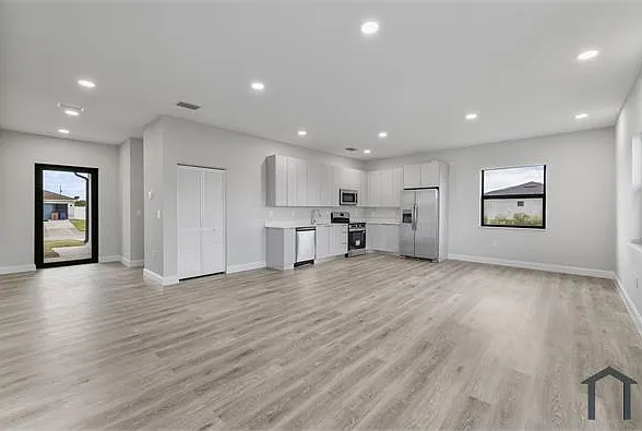 3 bed, 1582 sqft, $2,175 — Photo 1