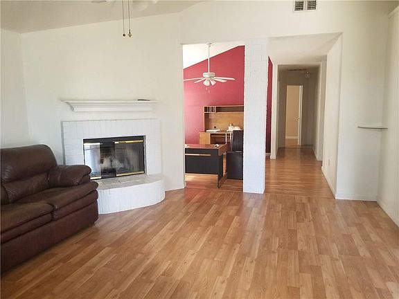 2nd image of 4005 Staghorn Cir N