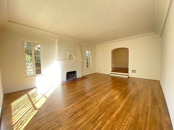 4th image of 240 S Lasky Dr #240