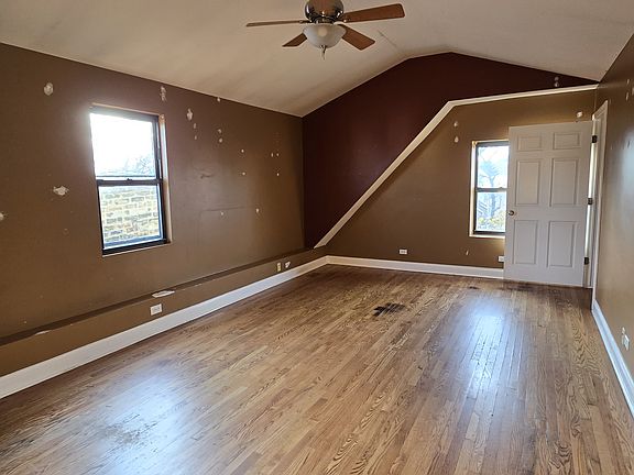 4th image of 2833 N Hamlin Ave #2