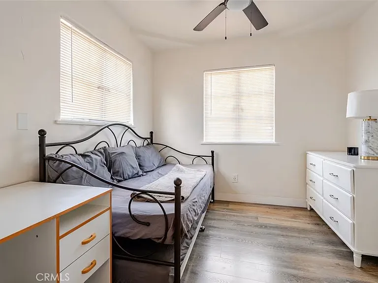 1574 N Orange Grove Ave — Photo 21