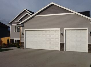 1604 28th St NW, Minot, ND 58703