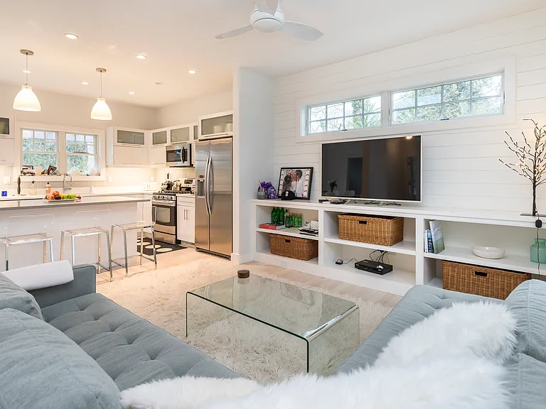 21 Richards Dr — Photo 3