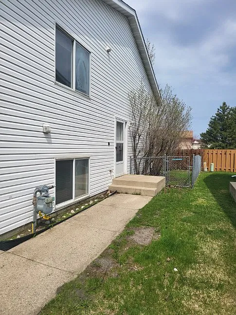 2741 33 1/2 Ave S #1