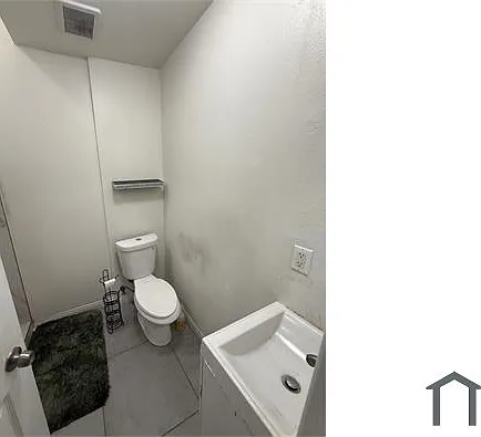 523 W 50th St — Photo 19